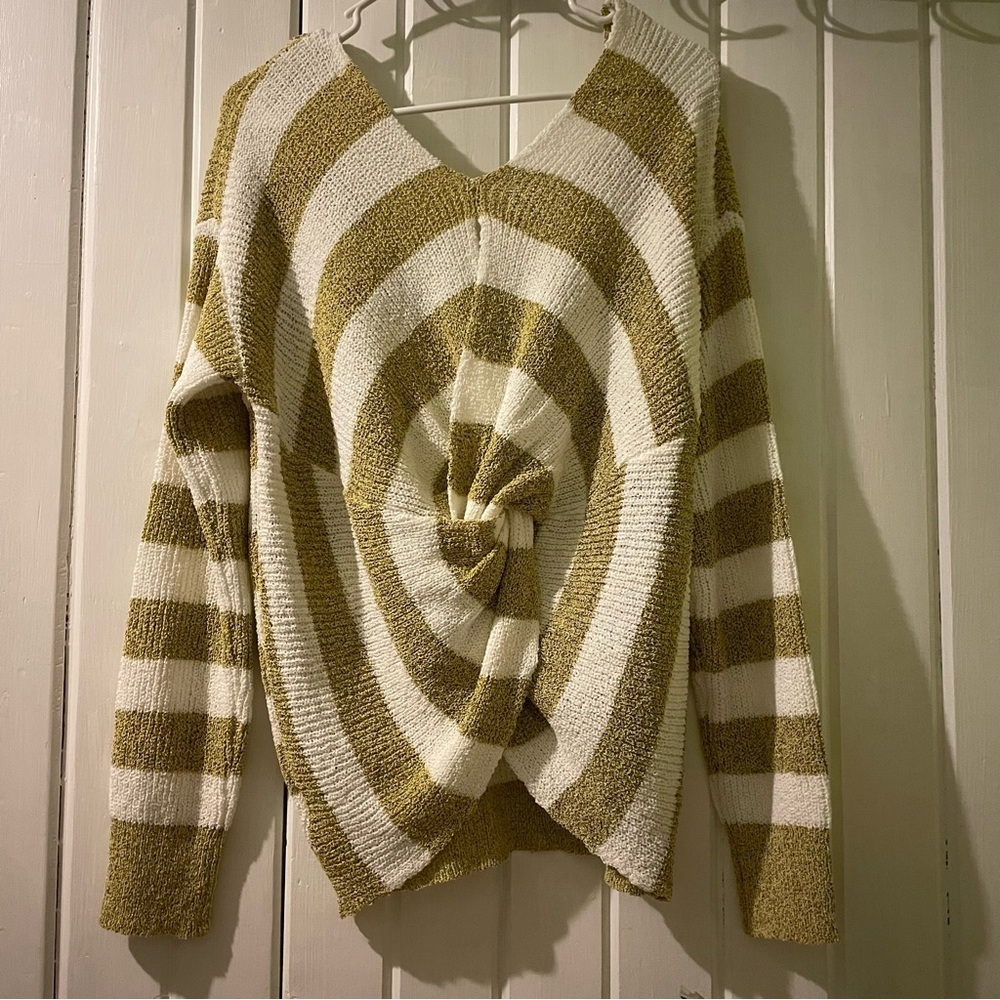 MYSTREE V-neck knotted back sweater-medium like new